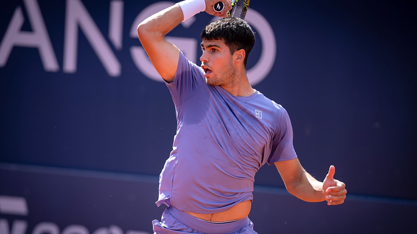 Barcelona Round-Up: Alcaraz and De Minaur cruise into quarters with commanding wins