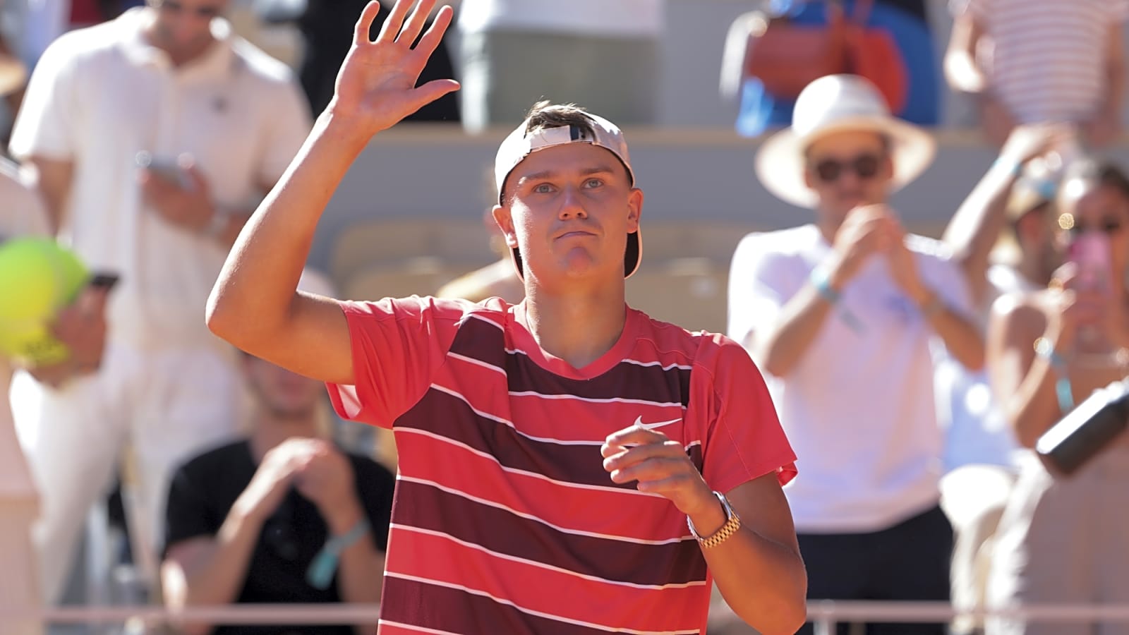 Former British No.1 Reacts to Holger Rune’s ‘Towel-Gate’ Incident with a Fan at the Roland Garros