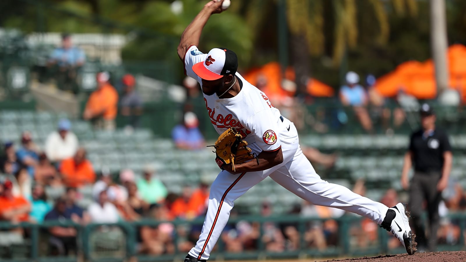 Minor-league pitcher bizarrely balks in run due to thunder