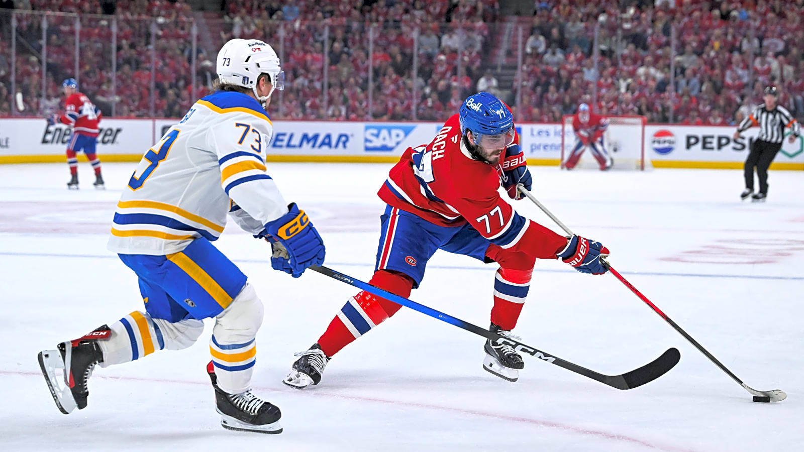 Kirby Dach Signs Contract with the Canadiens