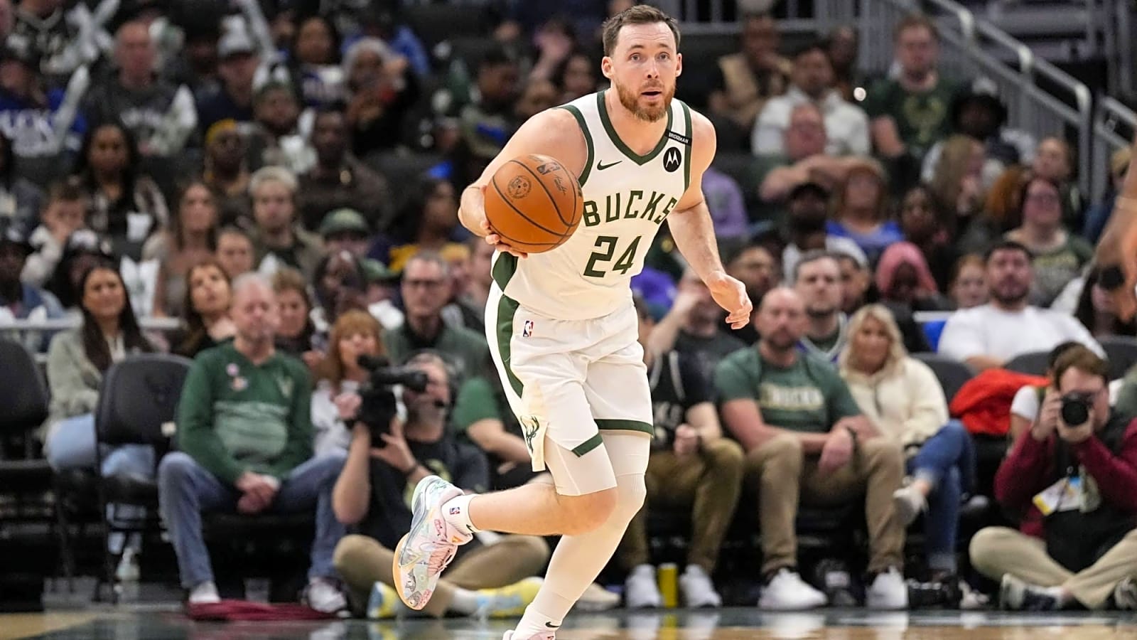 Milwaukee Trades Pat Connaughton to Charlotte for Vasilije Micić