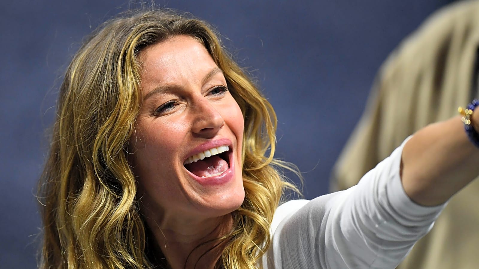 Tom Brady’s Ex Gisele Drops $14.5M On Mansion Next Door As Now $100M Richer Than Him