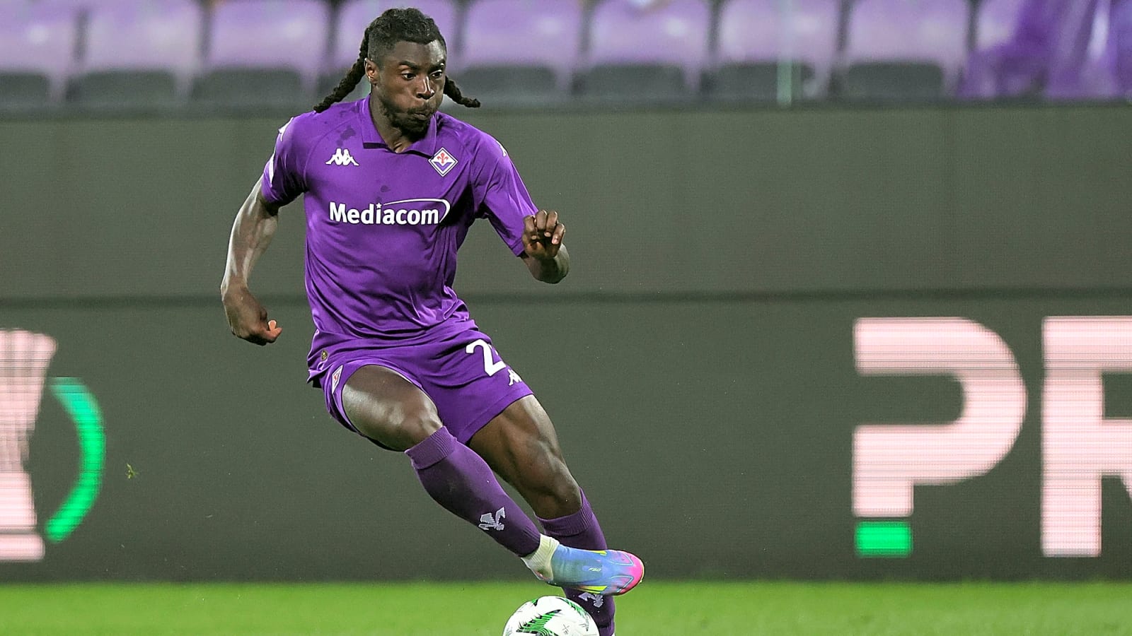 Man United turn to ‘phenomenal’ 28 G/A striker who would cost less than Sesko & Gyokeres