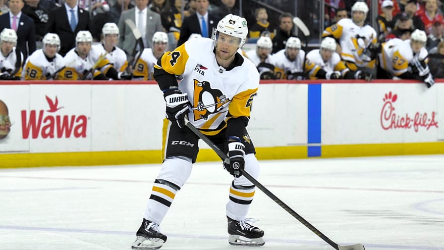 Former Bruins defenseman expected to test free agency with rising value