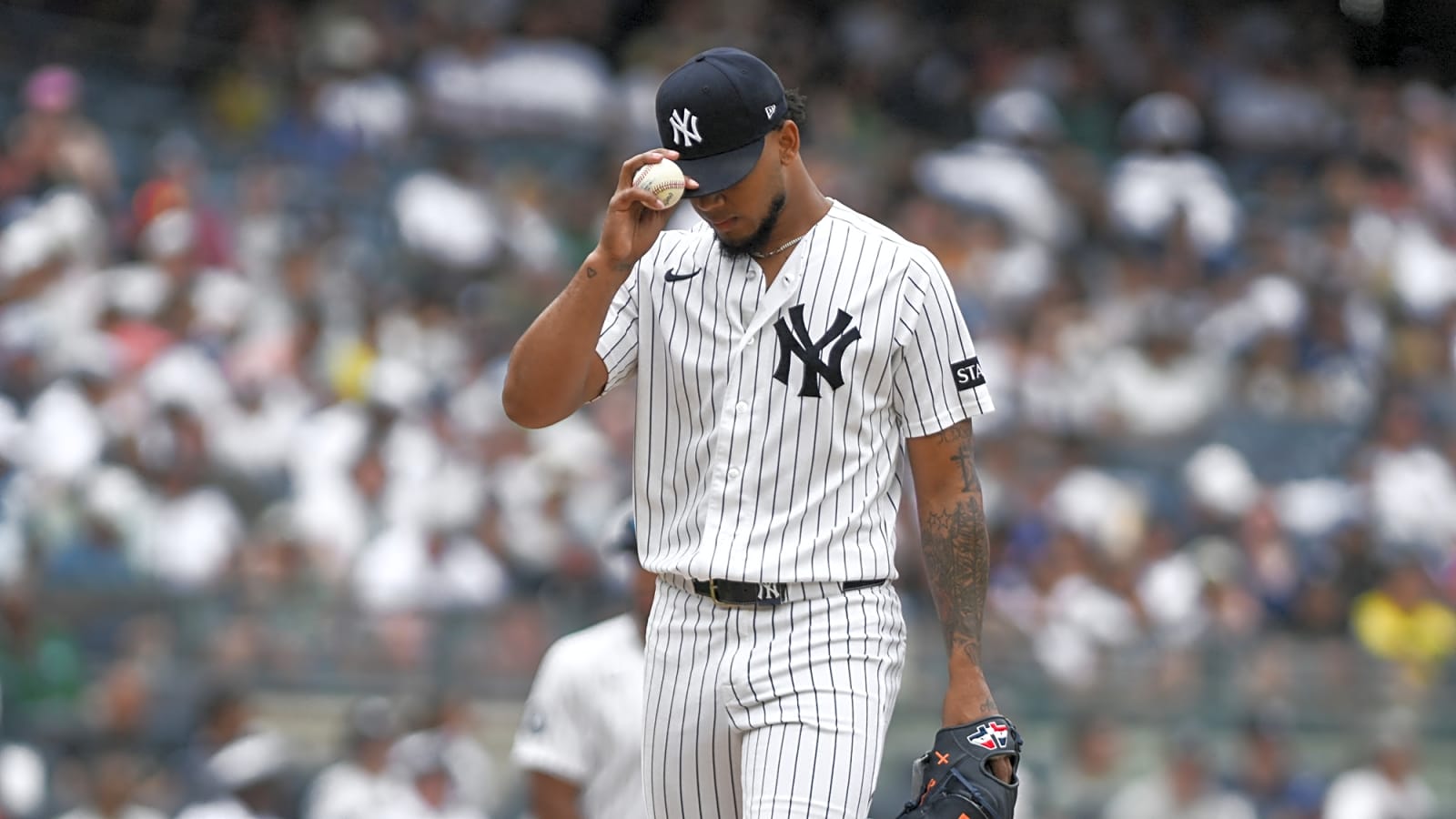 Pirates To Acquire Camilo Doval