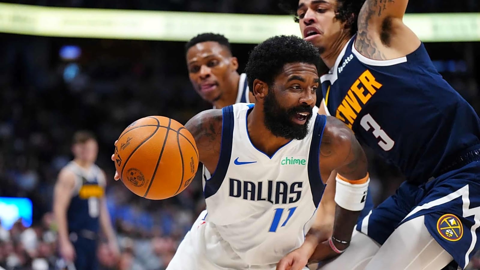 Kyrie Irving Reportedly Set to Stay With Dallas Mavericks