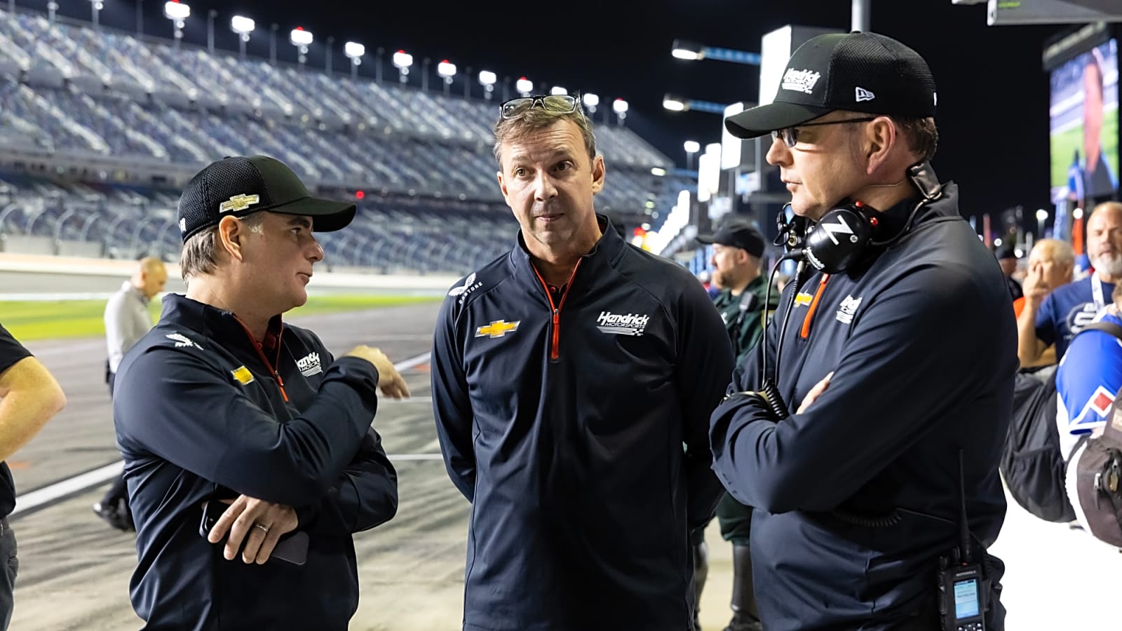 Pit road incident with Chase Elliott leaves Chad Knaus unfazed