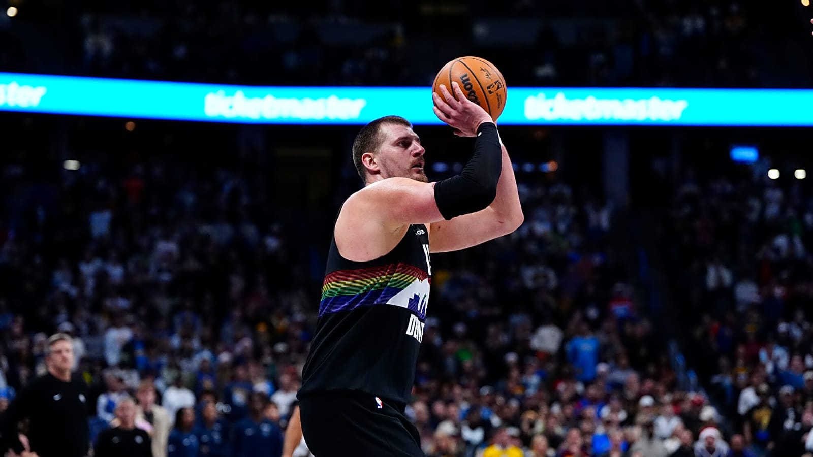 Nuggets survive thriller on Christmas behind Nikola Jokic’s historic performance