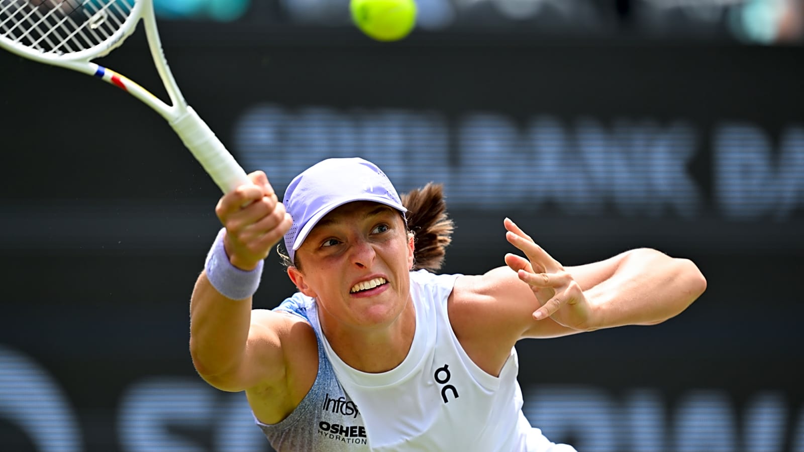 Iga Swiatek surges past Jasmine Paolini to reach first grass final in Bad Homburg