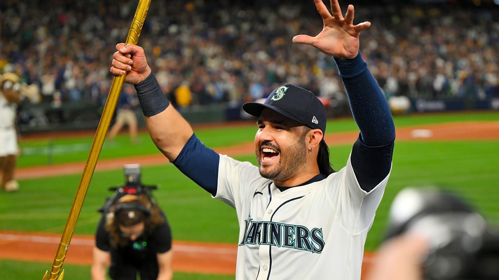 Eugenio Suarez hits game-winning grand slam in ALCS Game 5