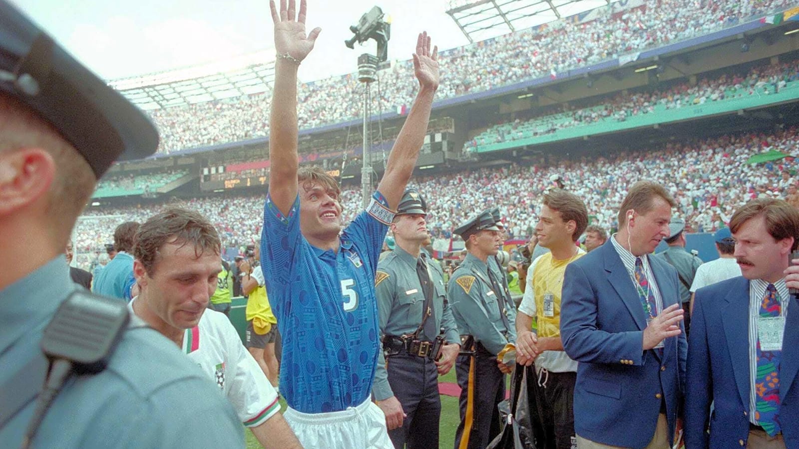 The Gerard Martin Maldini Gift: Paolo Maldini Surprises Barça Defender on February 26