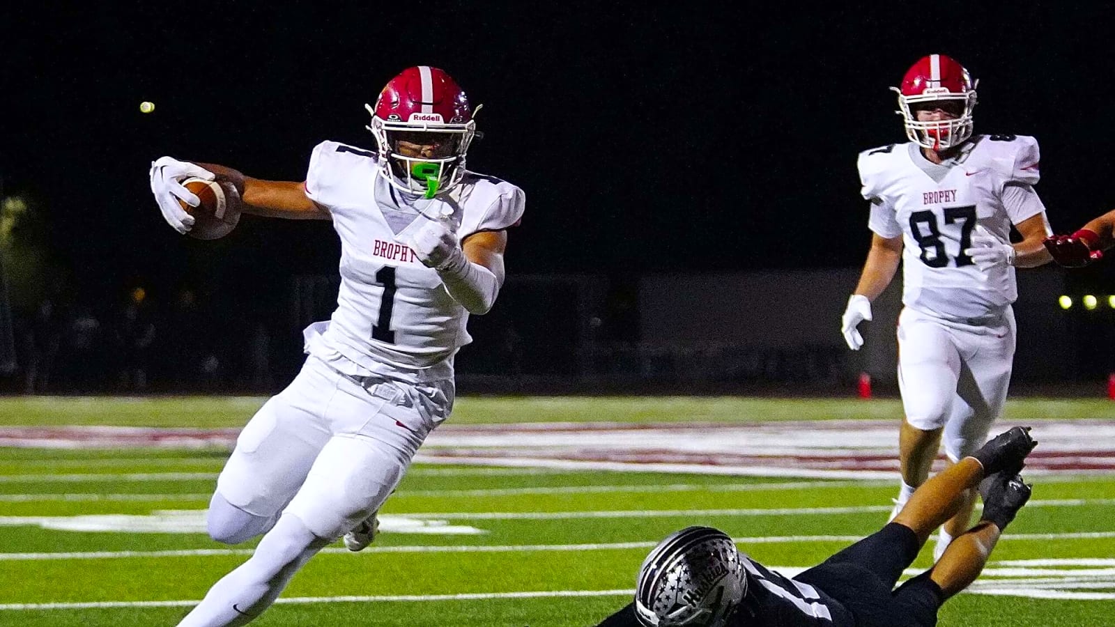 Notre Dame youngster goes viral for doing his best impersonation of his Hall of Fame father and getting the Fighting Irish fanbase excited 