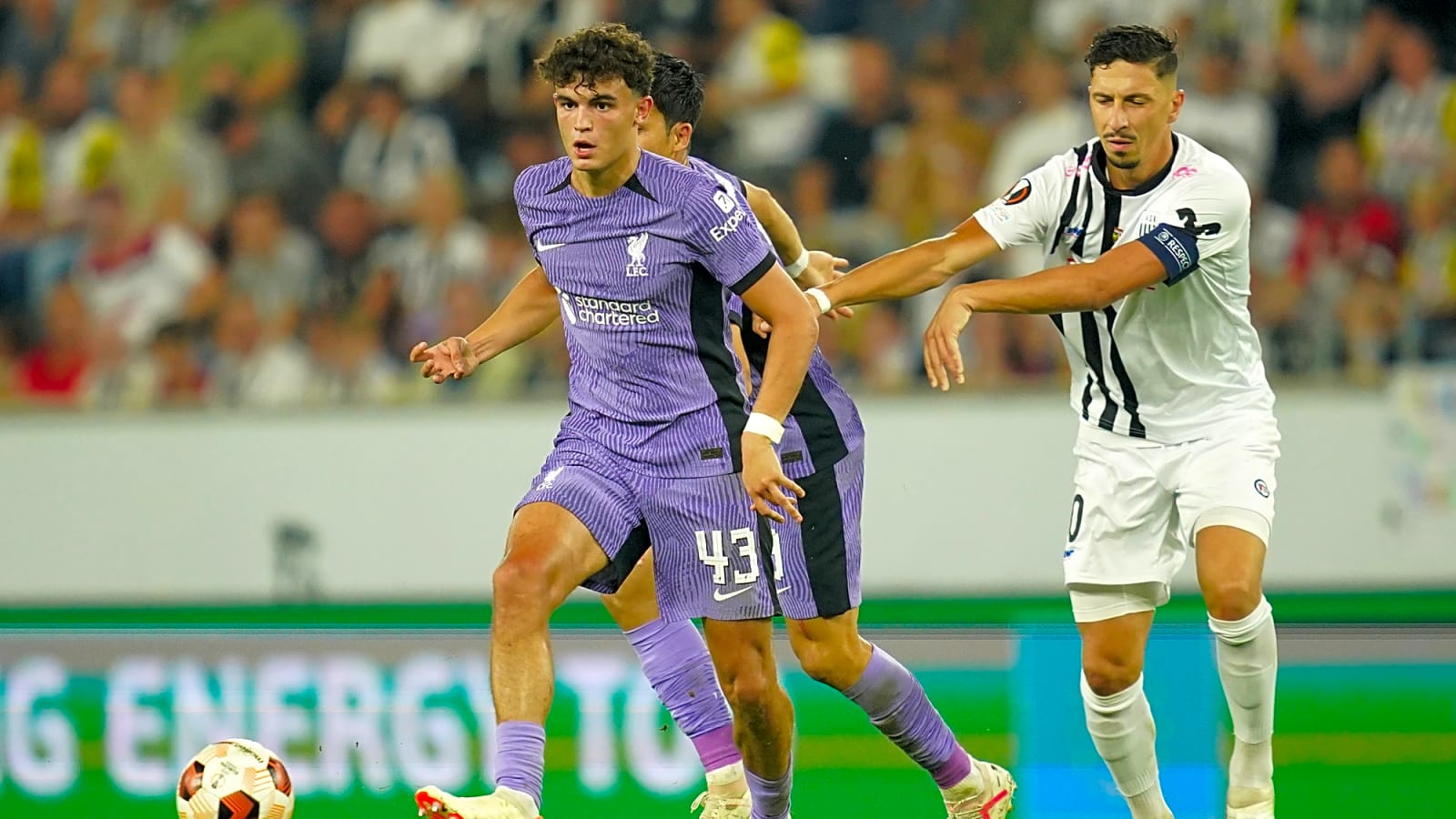Report: ‘Superb’ Liverpool midfielder has clear transfer ‘priority’ as he seeks Anfield exit