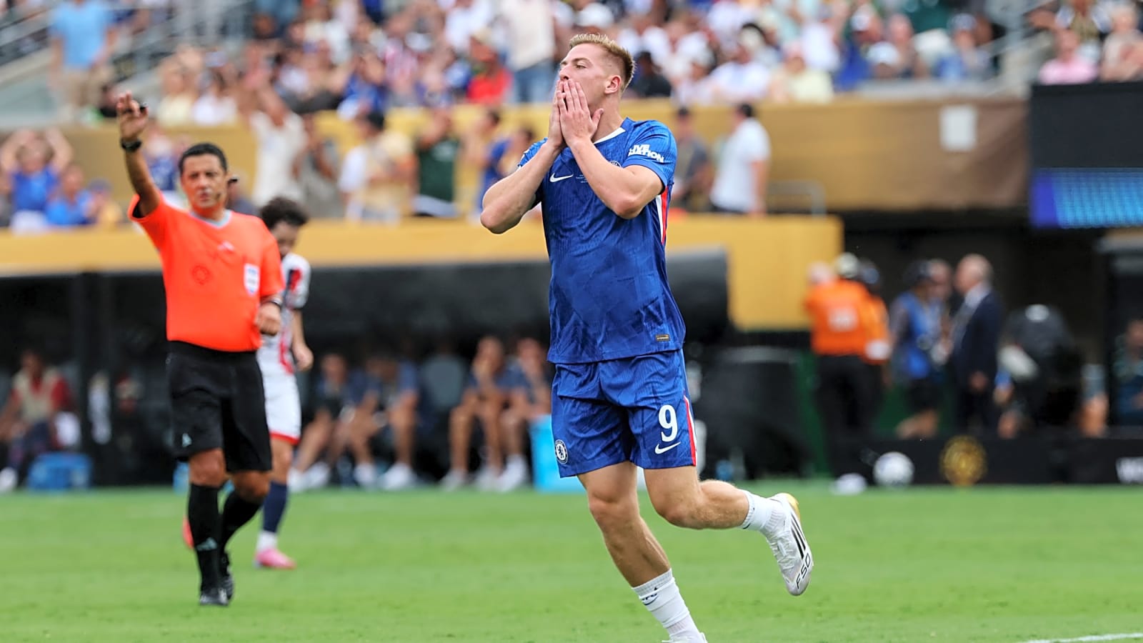 Chelsea sources claim that club still have faith in struggling signing – but a £30m offer would surely tempt them