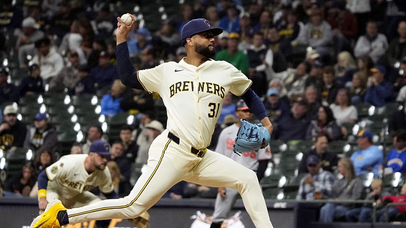 Brewers make pitching roster move before Phillies series