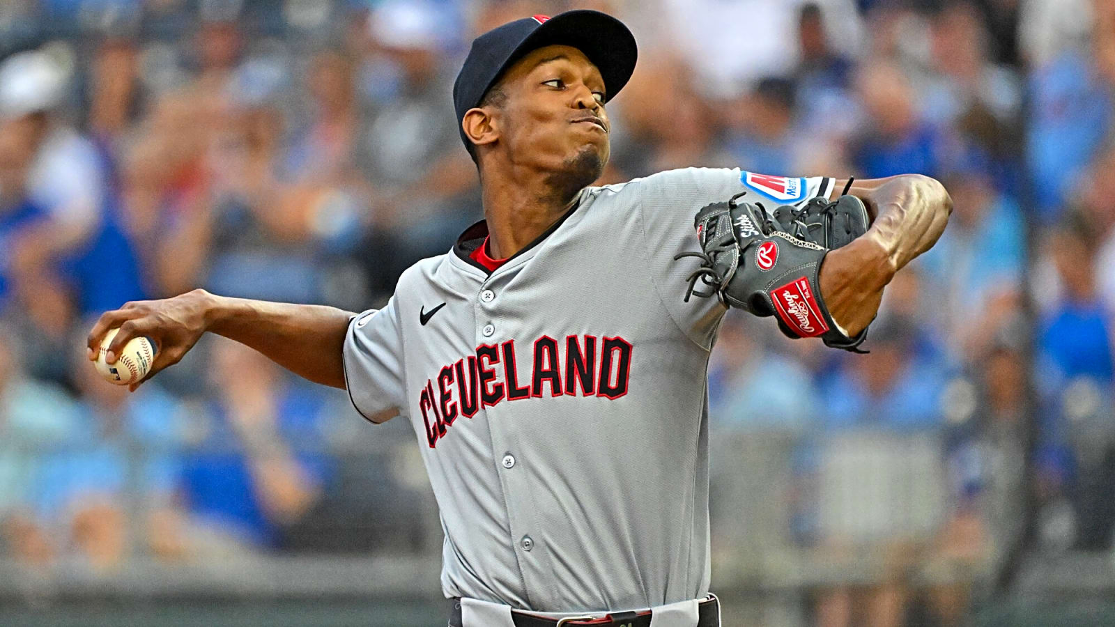 Padres sign pitcher with thoughts of how to make him a weapon