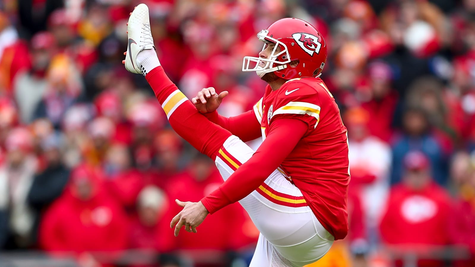 Travis Kelce Calls Former Chiefs Star the ‘Left Foot Legend’