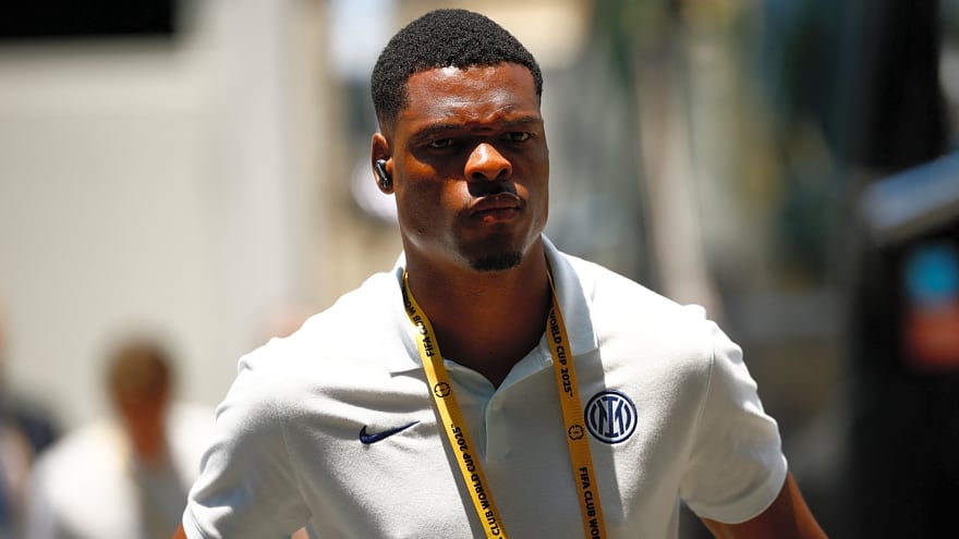 A deal that is too good to pass up could solve Manchester City’s right-back issue