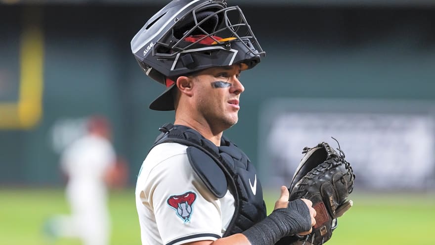 Diamondbacks make a flurry of roster changes
