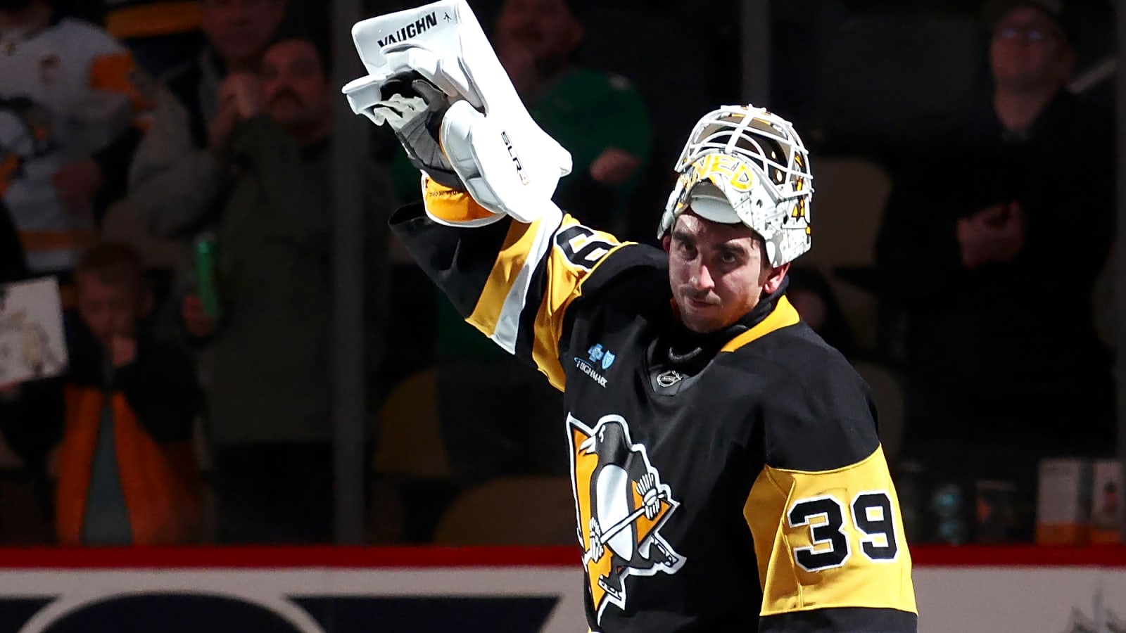 Sharks strengthen goaltending in trade with Penguins