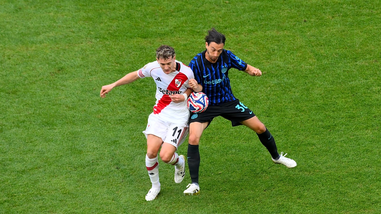 Inter Milan officially release former Manchester United defender