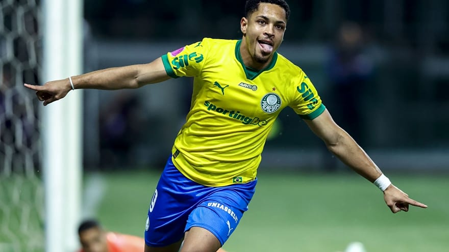 Report: Chelsea considering offer for 17 goal former Barcelona star, Tottenham also interested