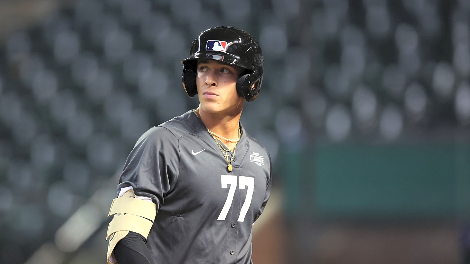 Minor leaguer gets RBI hit with absurd 1-handed swing
