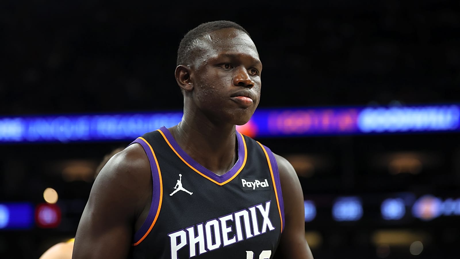 Phoenix Suns Outlast Dallas Mavericks 120-111