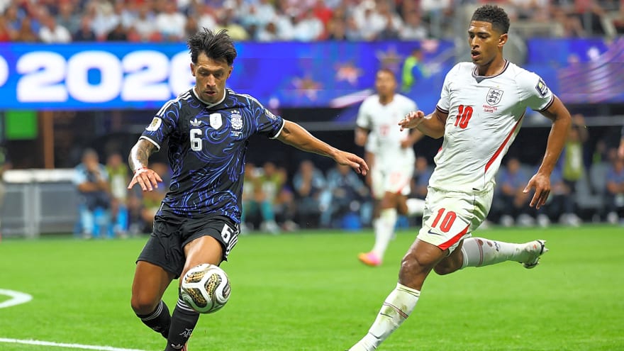 Lisandro Martinez injured in World Cup Final