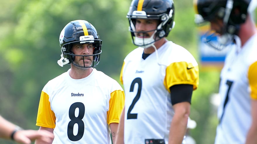 Steelers&#39; Mason Rudolph Got Called Out For 'Glazing' Aaron Rodgers In Hilarious Fashion