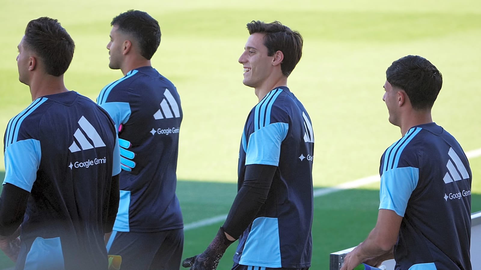 Manchester United enquire about move for Santiago Beltran