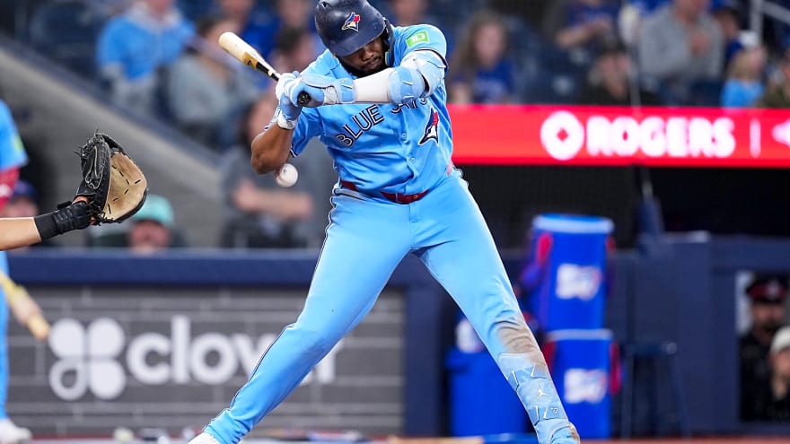 Dylan Cease and Vladimir Guerrero Jr. depart Blue Jays’ series finale against Pirates with injuries