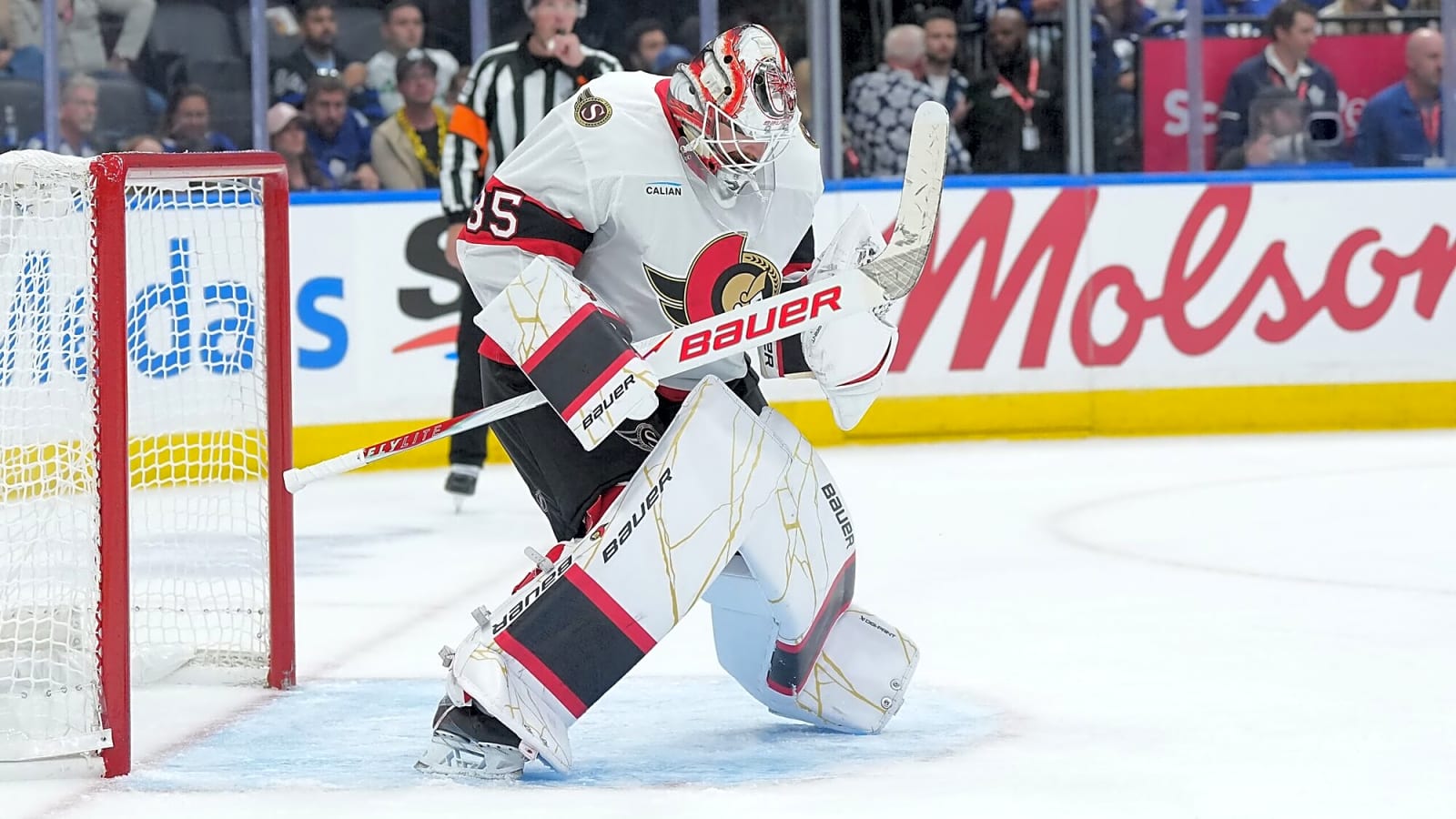 Senators’ Linus Ullmark leaves game against Bruins