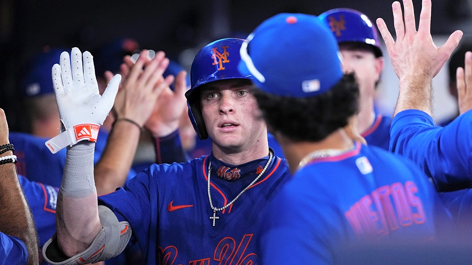 Royals give up an unreal Little League HR to Mets with three errors on one play