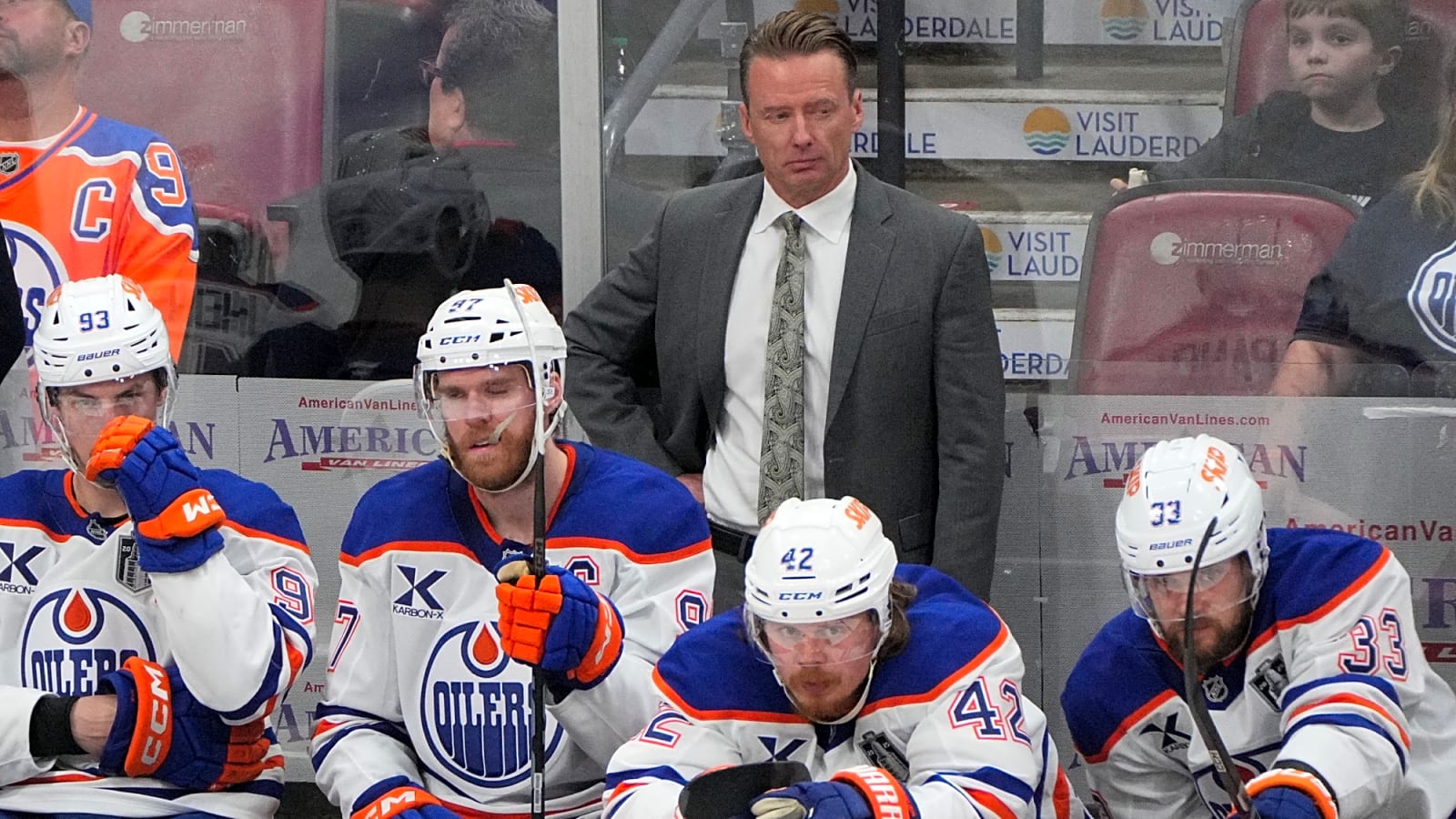 Stars interview Oilers assistant Glen Gulutzan for vacant head coach spot