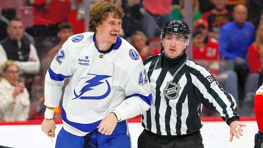 Curtis Douglas knows his role and is ready to battle for new Canucks teammates