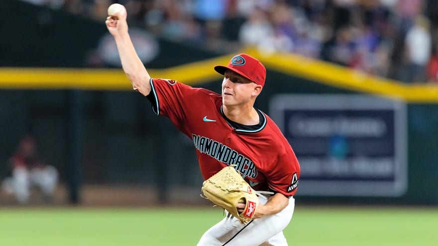Diamondbacks make a pair of roster moves