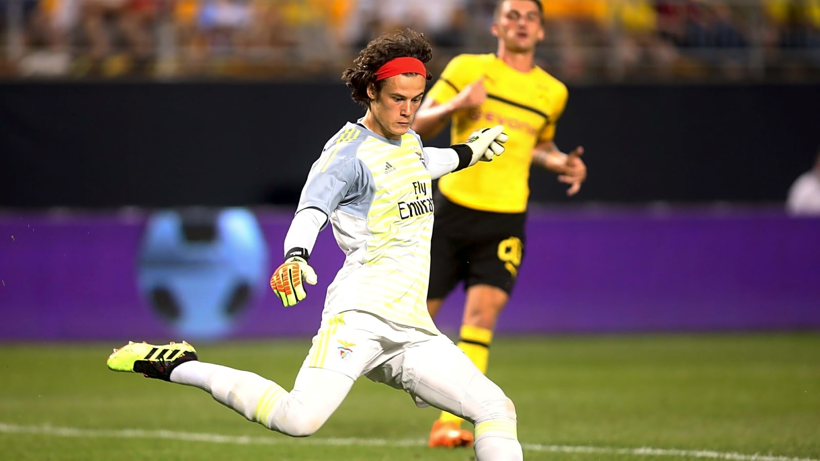 Report: Chelsea enter race for €50m rated goalkeeper, Newcastle also interested