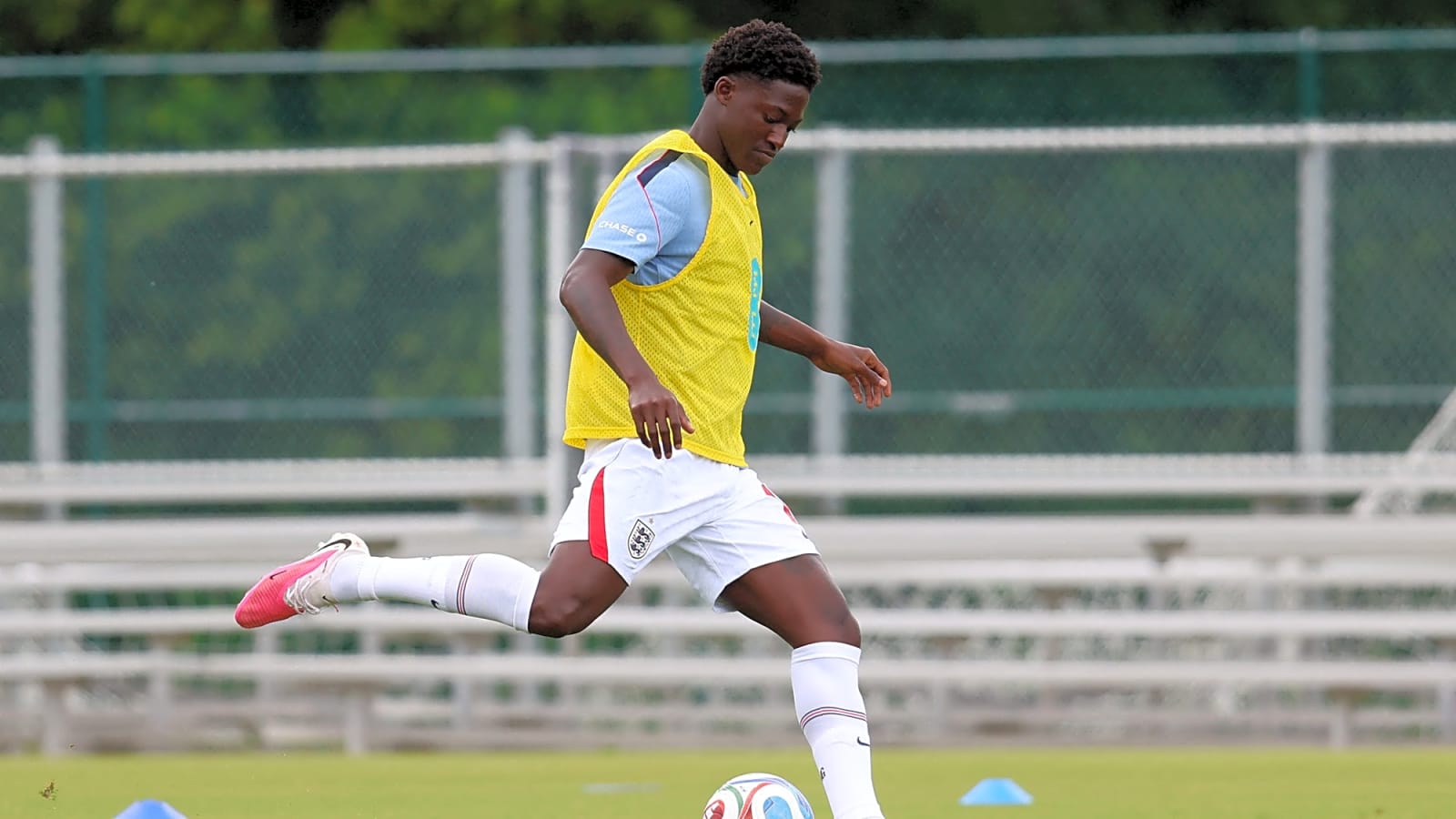 Stoke City officially sign former Manchester United midfielder