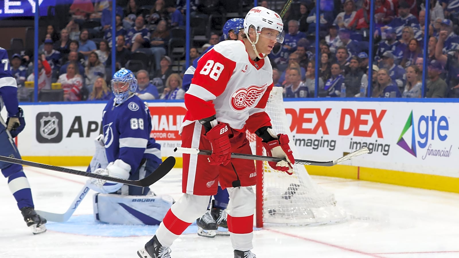 Detroit Red Wings Re-Sign Patrick Kane