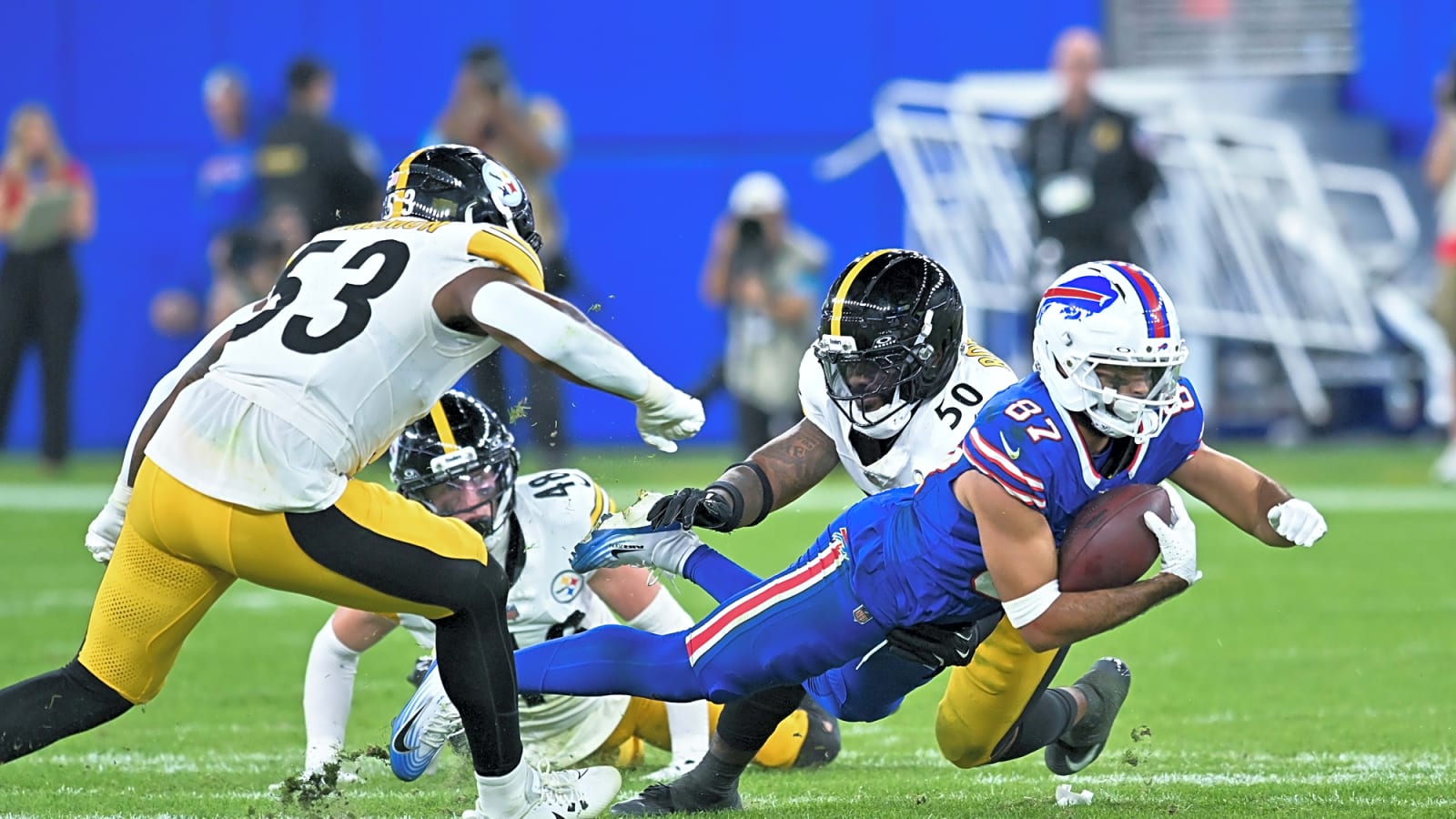 Steelers To Host LB Elandon Roberts