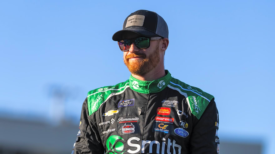 Massive Daytona wreck collects contenders after green flag stops in United Rentals 300