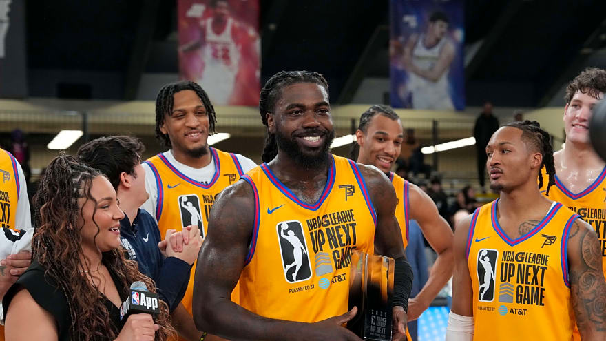 Rockets agree to two-way deal with G League standout