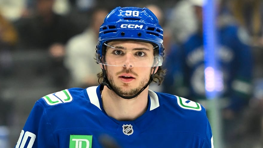 Canucks Sign Victor Mancini To Two-Year Extension