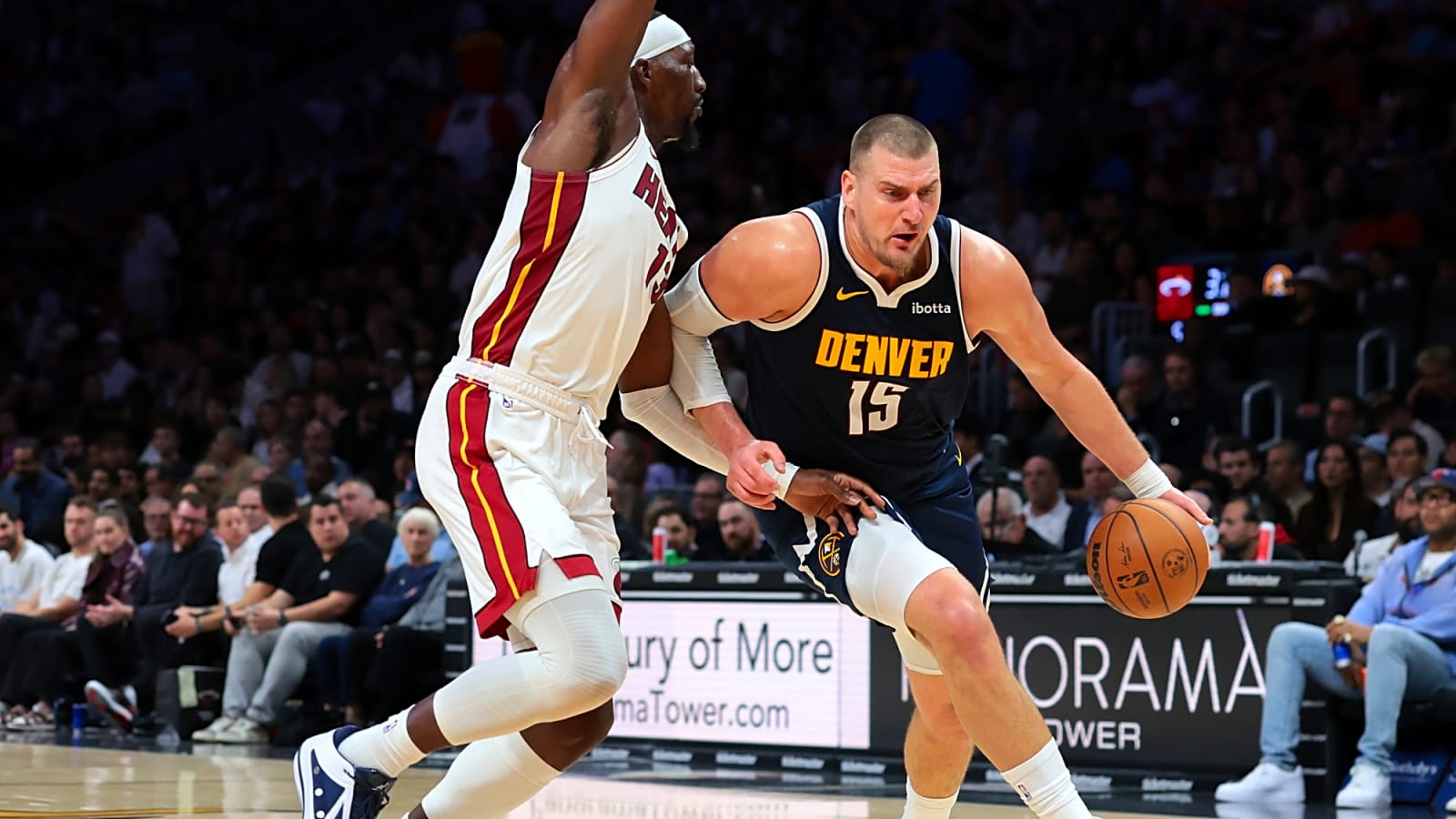 Nikola Jokic Suffers Left Knee Injury Monday