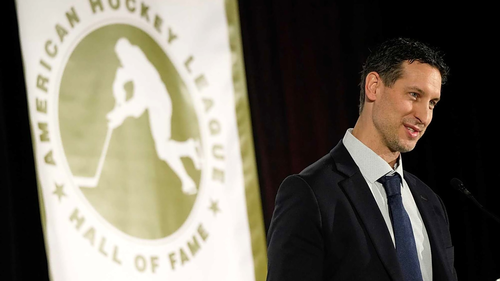 Red Wings hire former NHLer Michael Leighton as goaltending coach