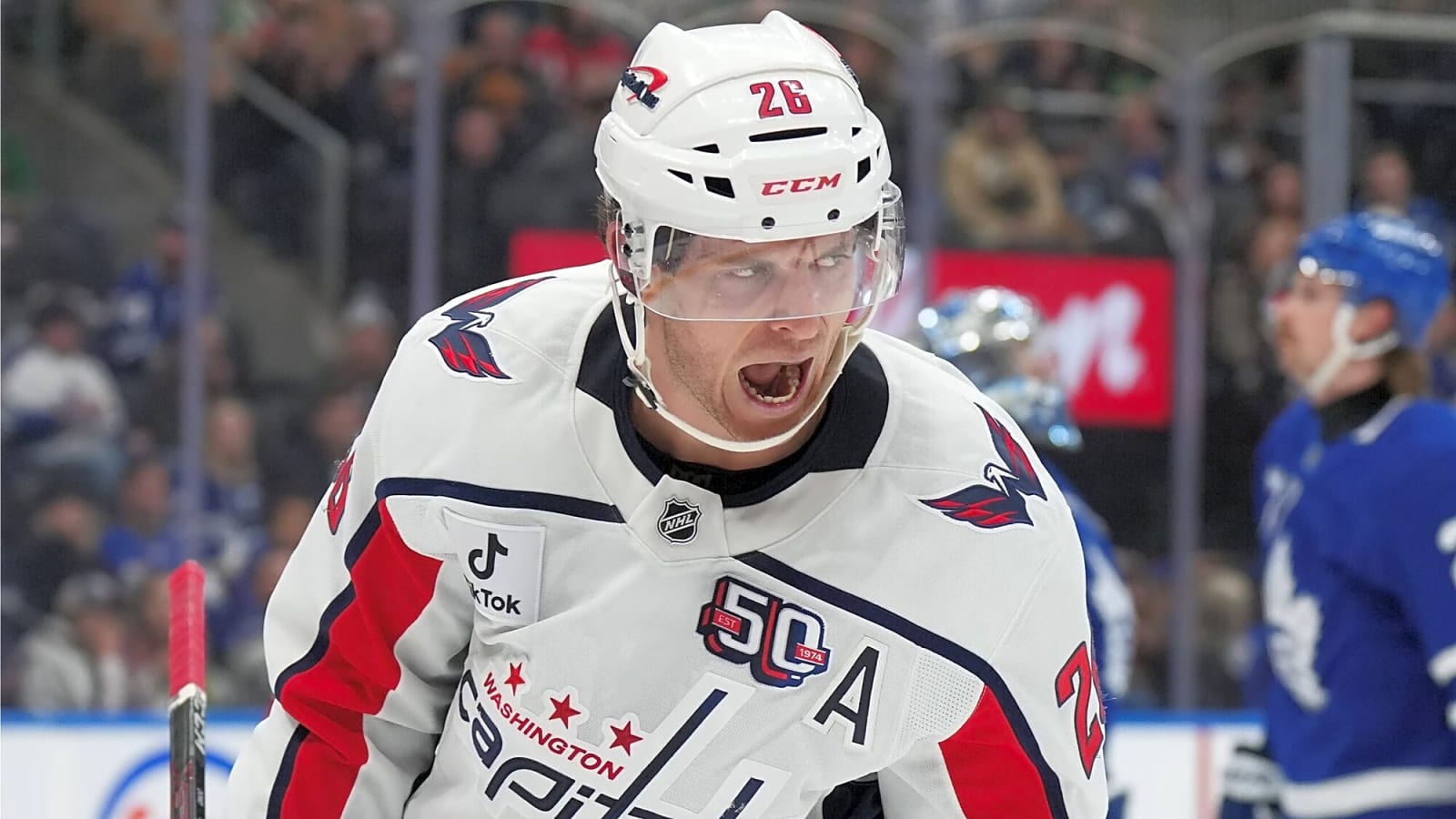Capitals sign Nic Dowd to two-year extension