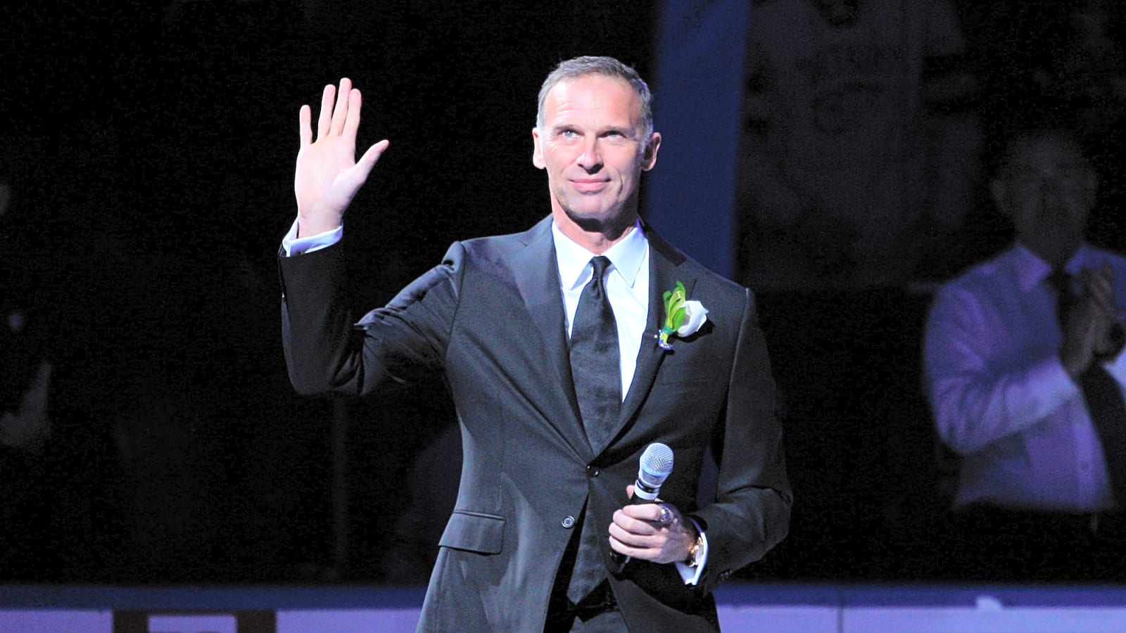Czech officials back former NHL goalie Dominik Hasek against Russian threats