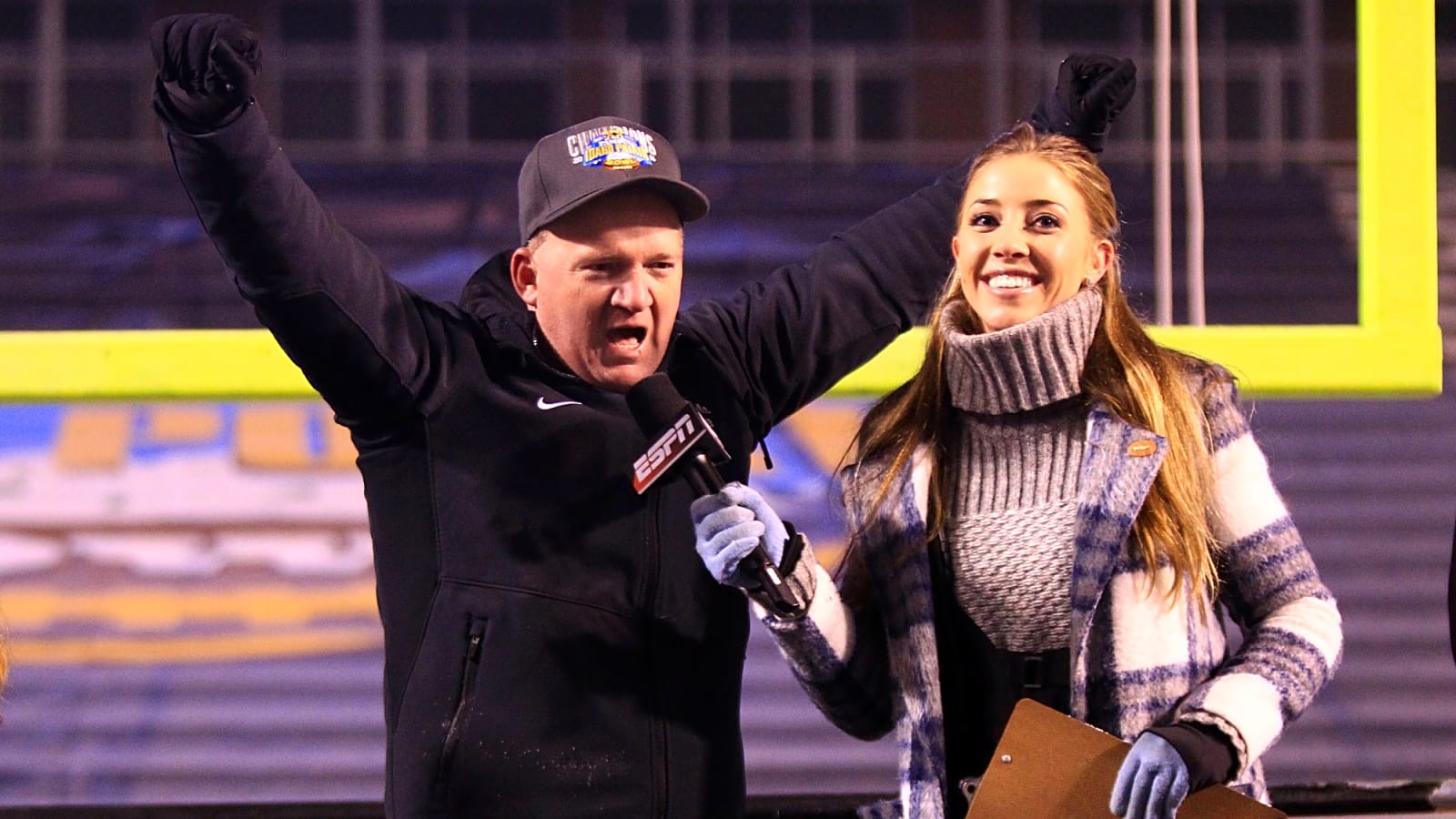 Female Reporter Doesn&#39;t Hold Back On MLB Broadcaster Getting Fan&#39;s Number At Game