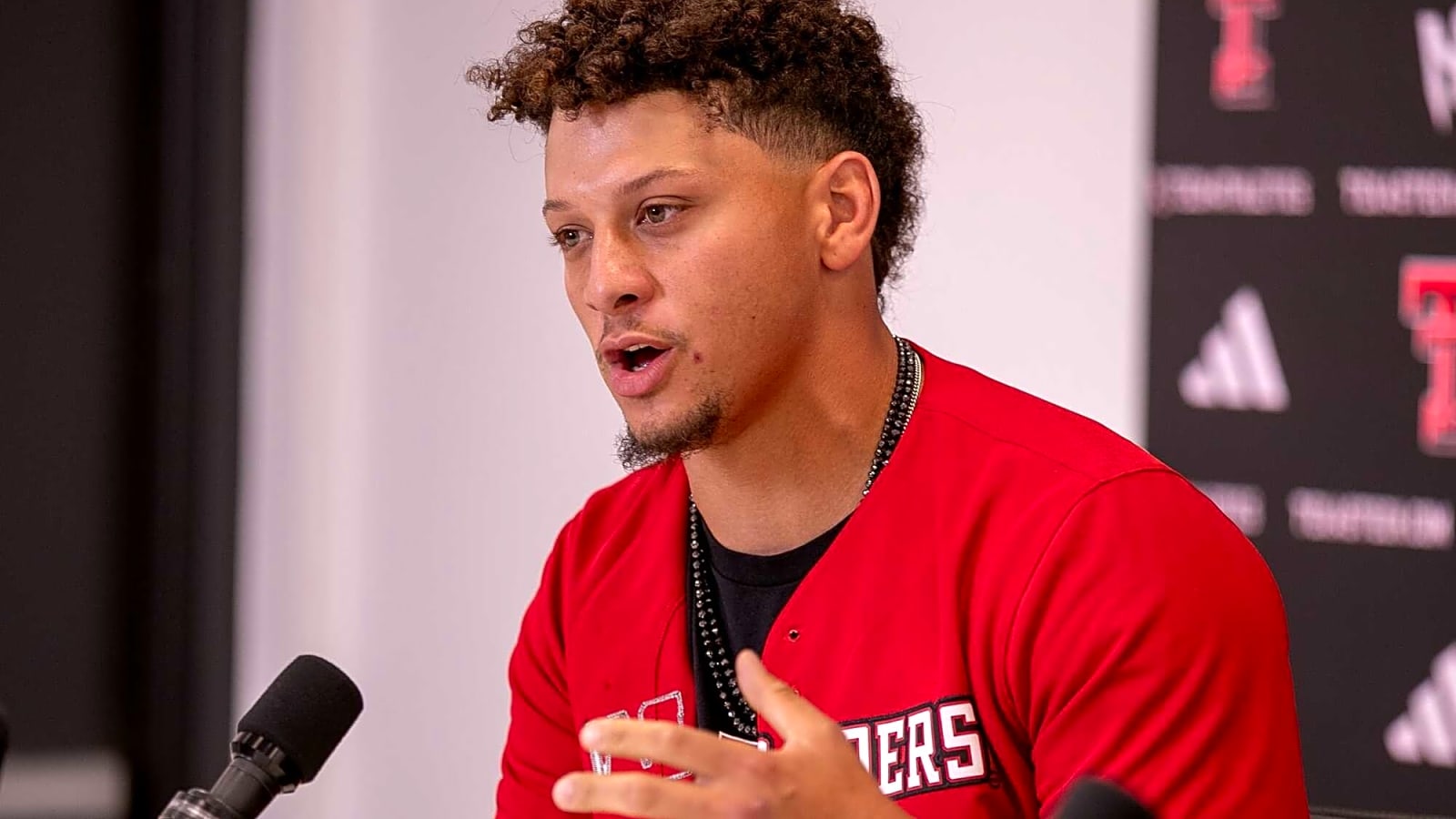 Patrick Mahomes puts Chiefs&#39; recent offensive struggles into perspective and projects potential for 2025 season